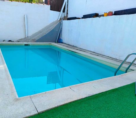 Espai exterior reformat de la piscina
